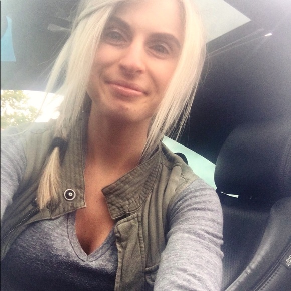 Meet your Posher, Courtney - Picture 4 of 7